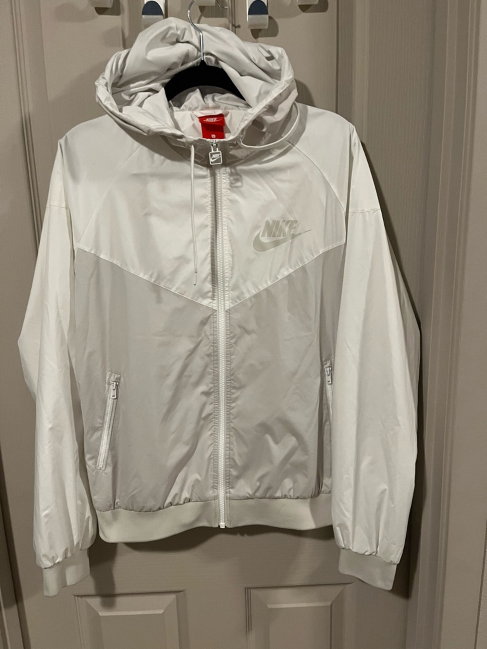 Nike White Hooded Windbreaker Jacket for women’s